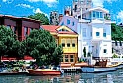 Beautiful houses during the cruise Istanbul Black Sea Cruise to Anadolu Kavagi